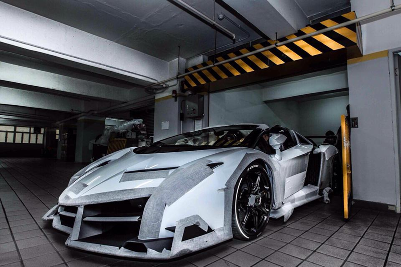 Illustration for article titled One Of The $4.6M Lamborghini Veneno Roadsters Just Landed In Hong Kong